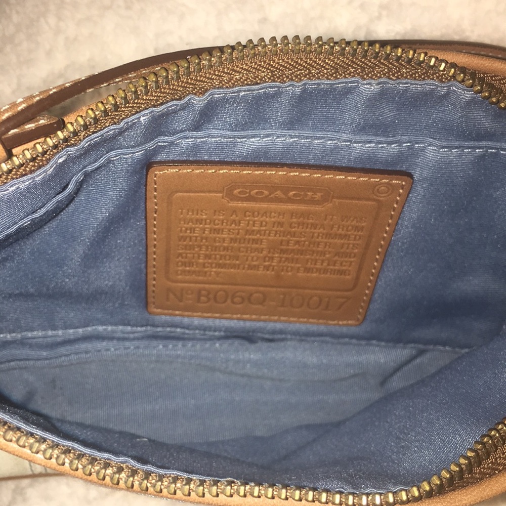 🌺CUTE CLUTCH🌺 - Picture 4 of 6